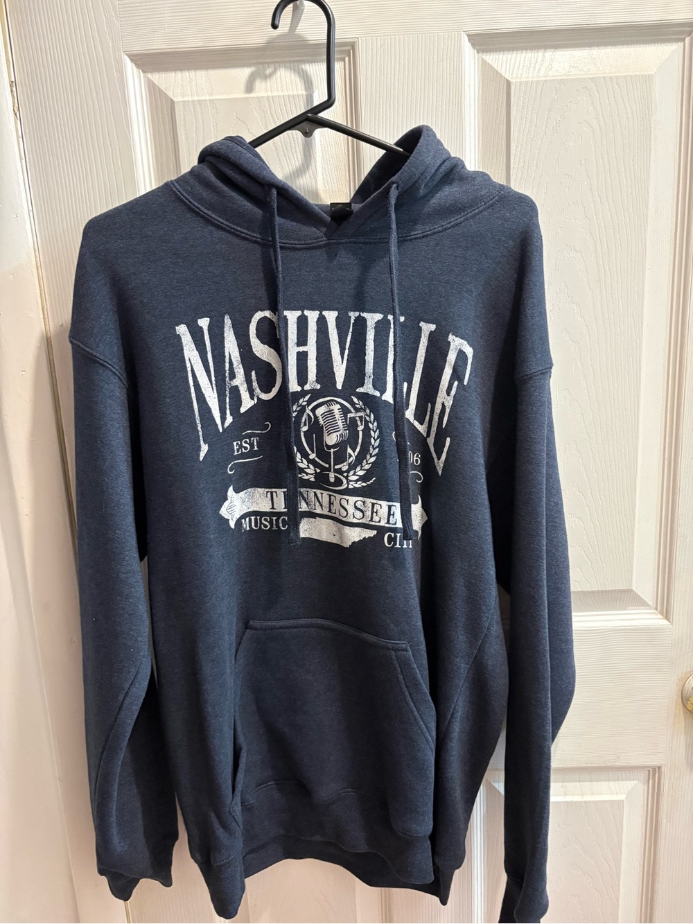 Nashville Tennessee Navy Hoodie - Men's Pullover Sweatshirt